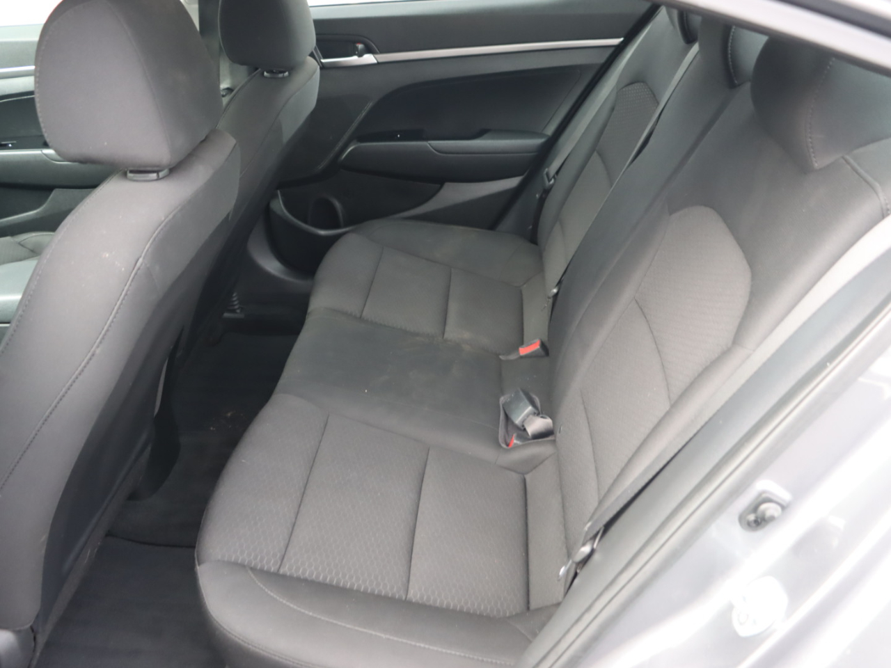 Hyundai Elantra SE 6AT 2019