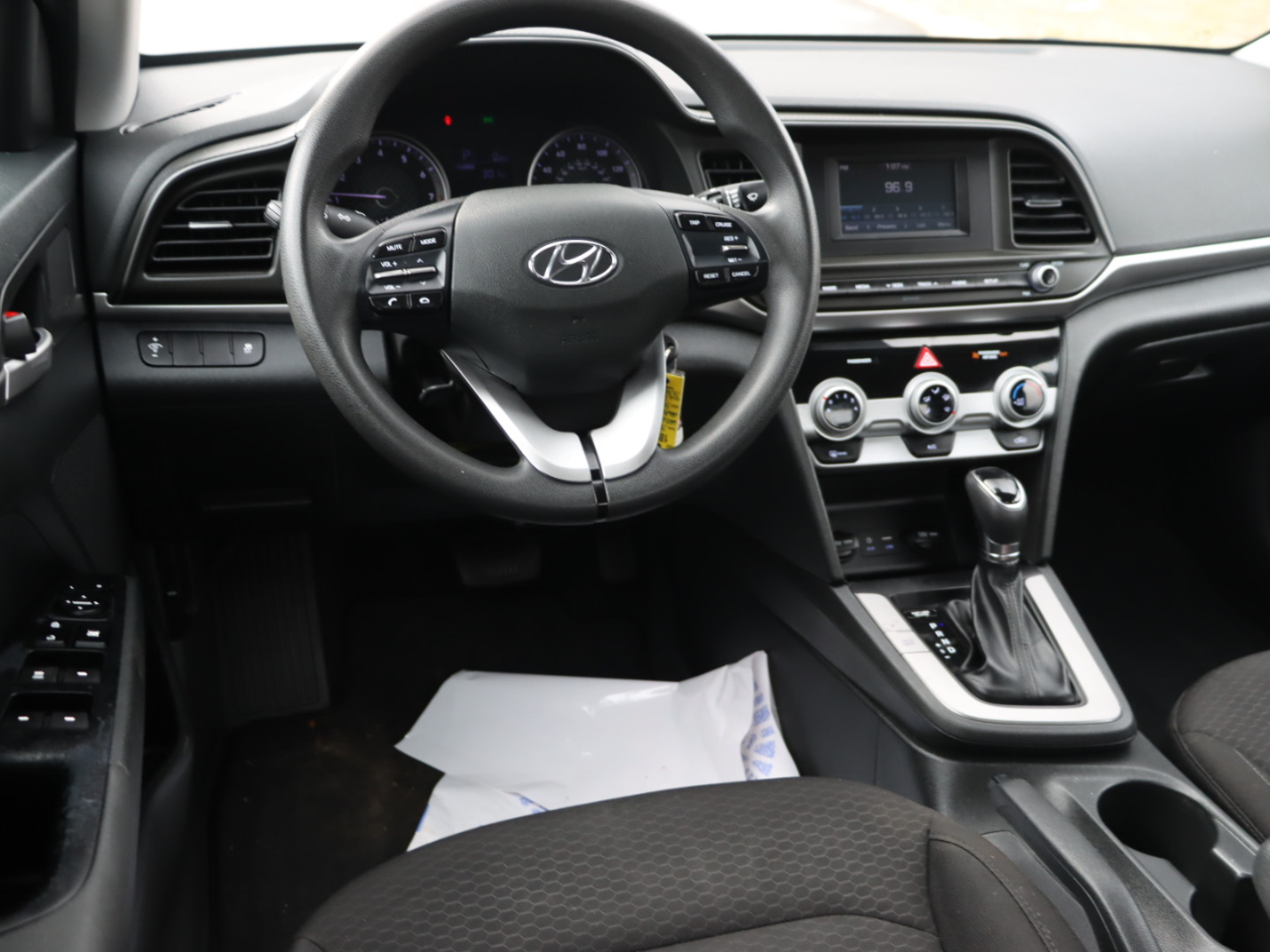 Hyundai Elantra SE 6AT 2019