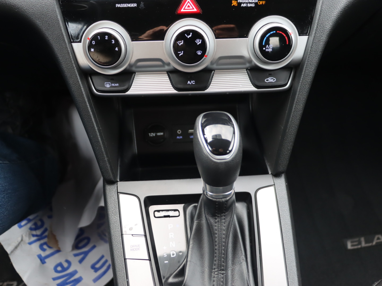 Hyundai Elantra SE 6AT 2019