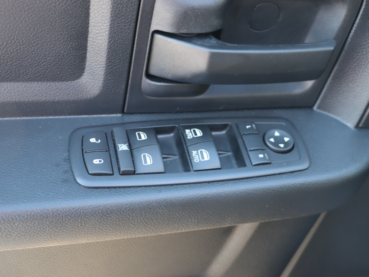 RAM 1500 Tradesman Quad Cab 4WD 2017