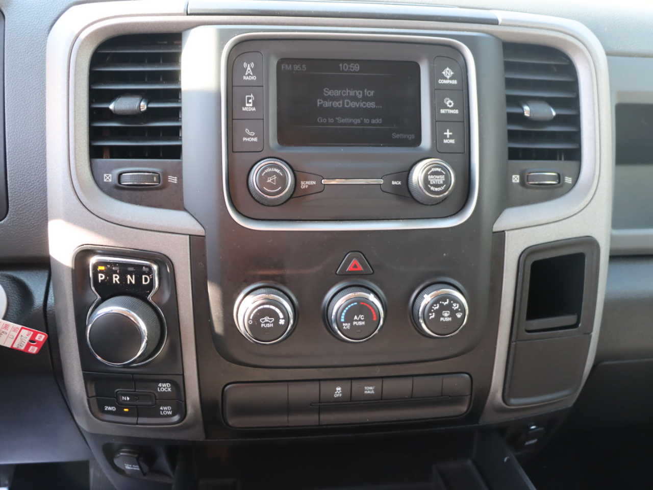 RAM 1500 Tradesman Quad Cab 4WD 2017