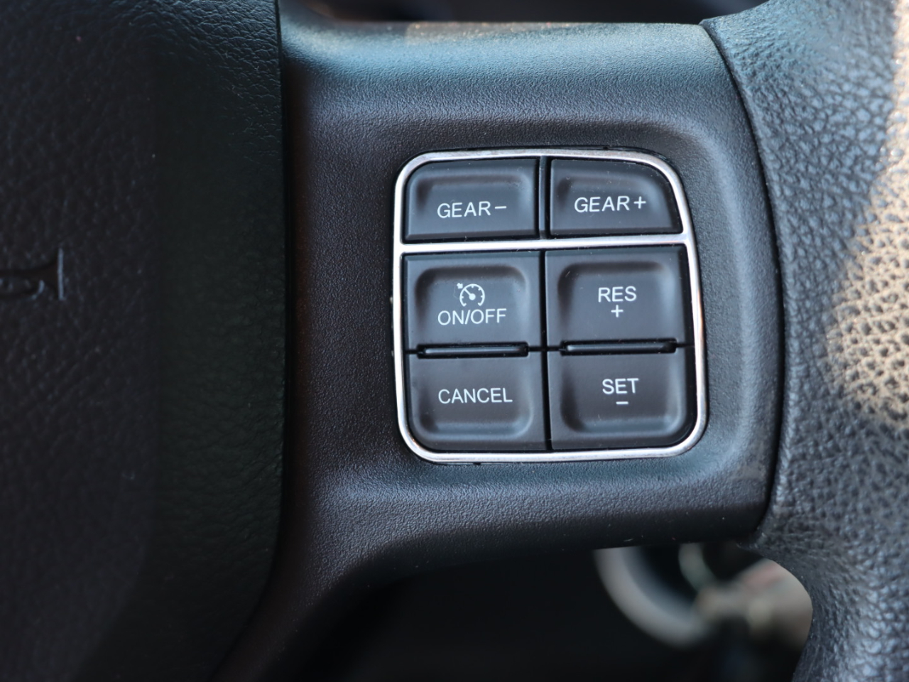 RAM 1500 Tradesman Quad Cab 4WD 2017