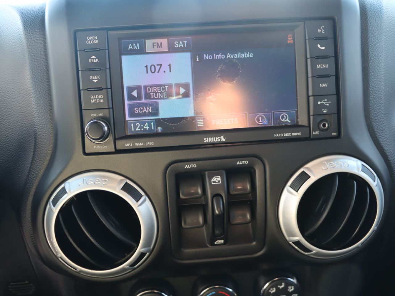 Jeep Wrangler Unlimited Sahara 4WD 2014