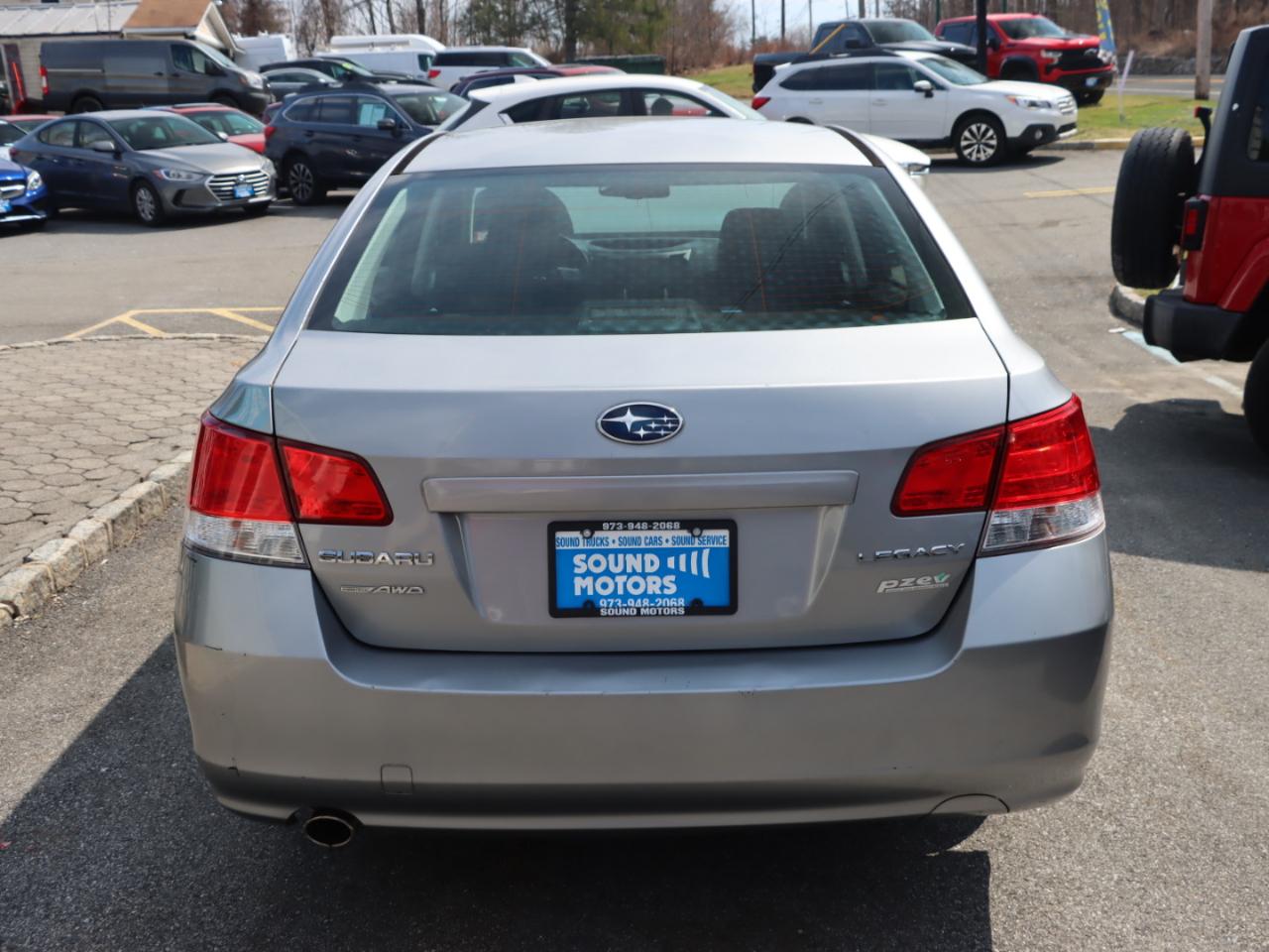 Subaru Legacy 2.5i Premium 2011