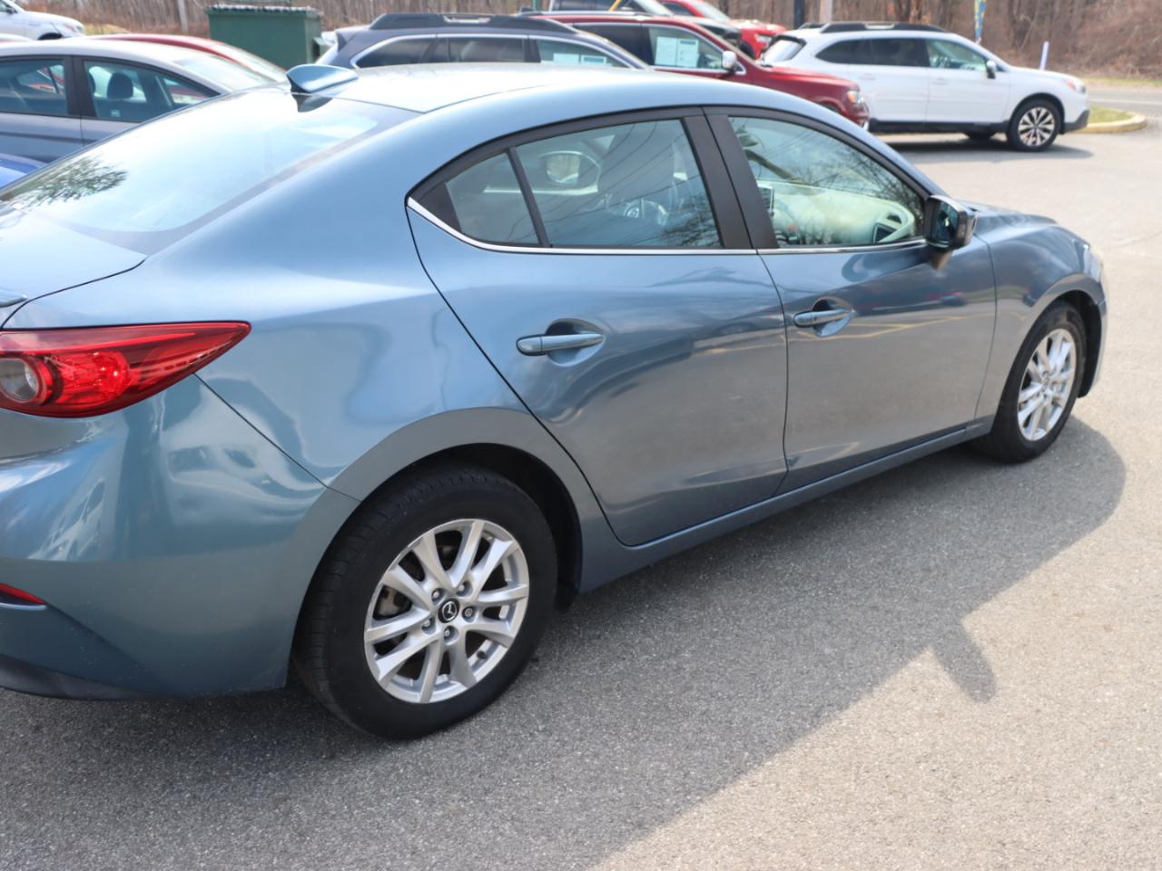 Mazda MAZDA3 i Touring AT 4-Door 2015