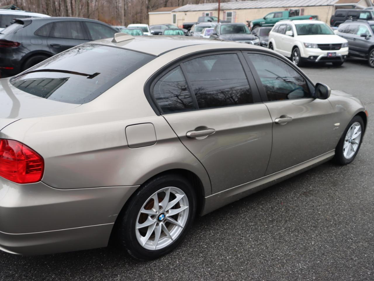 BMW 3-Series 328i xDrive 2010