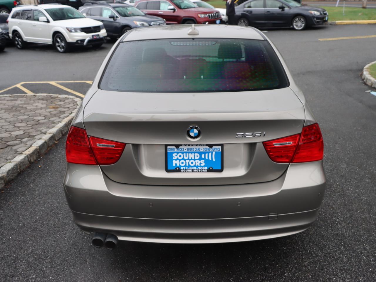 BMW 3-Series 328i xDrive 2010