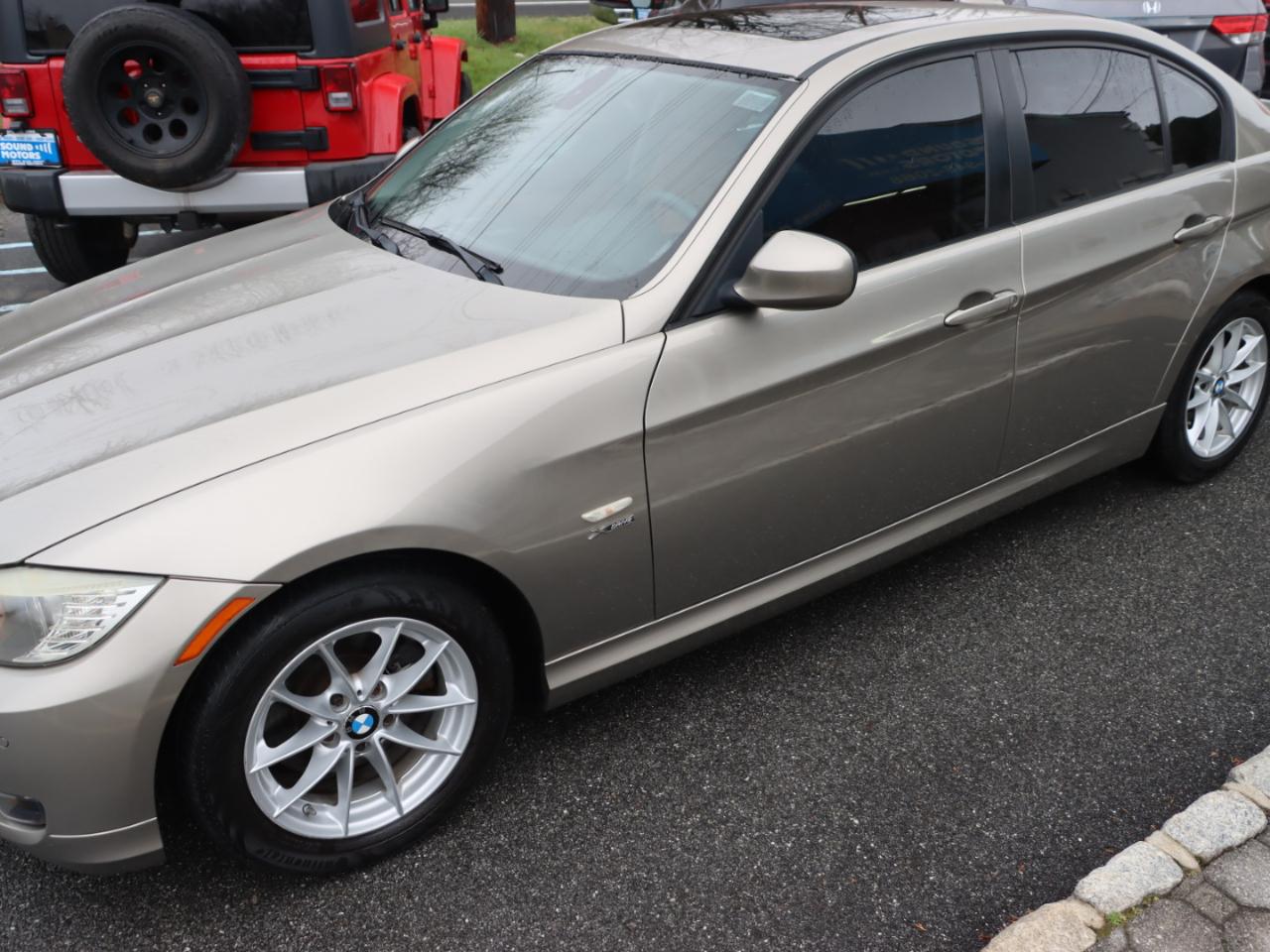 BMW 3-Series 328i xDrive 2010