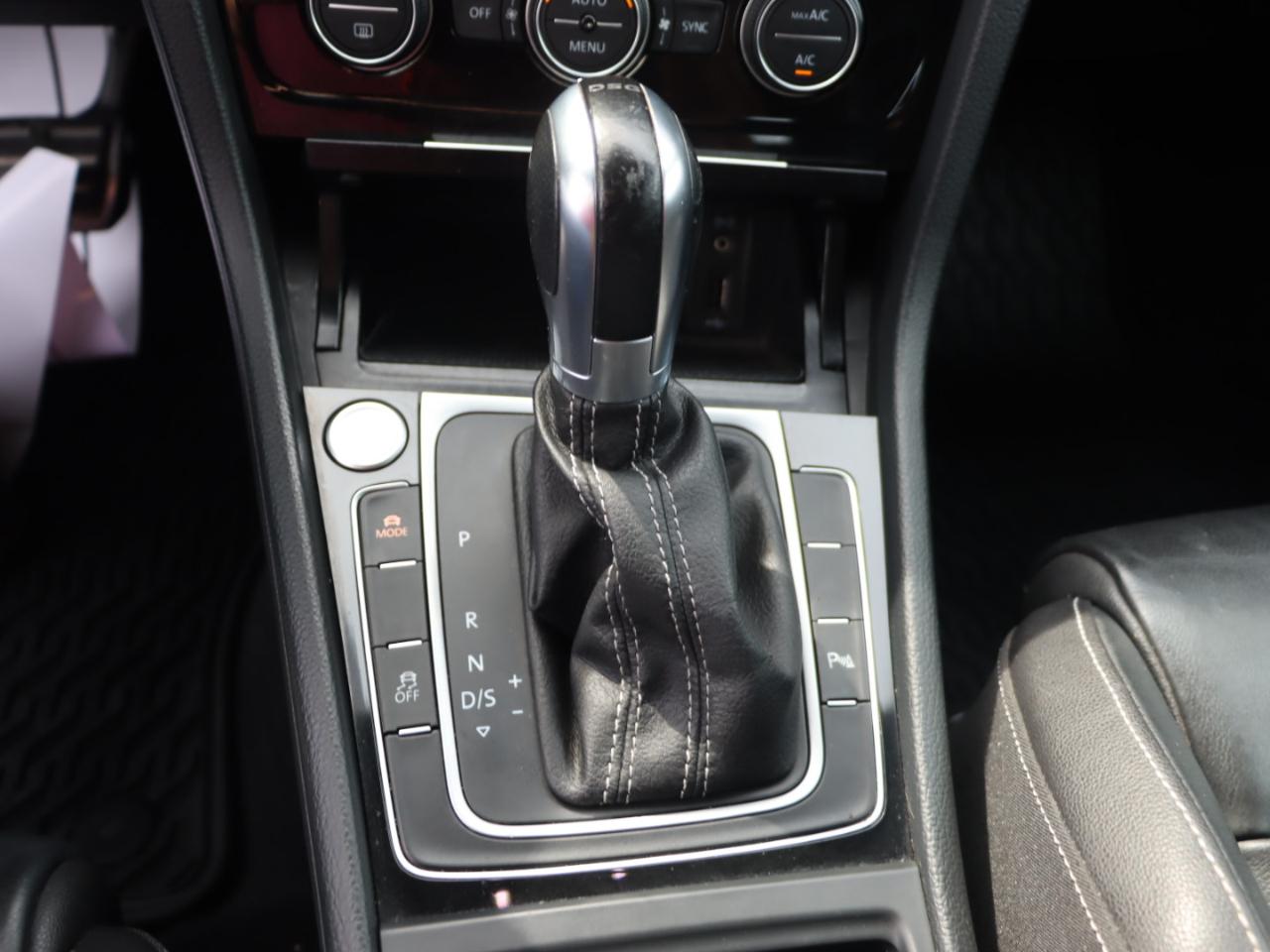 Volkswagen Golf R DCS and Navigation 6A 2017