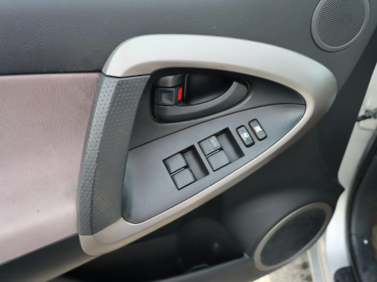 Toyota RAV4 Base I4 4WD 2007