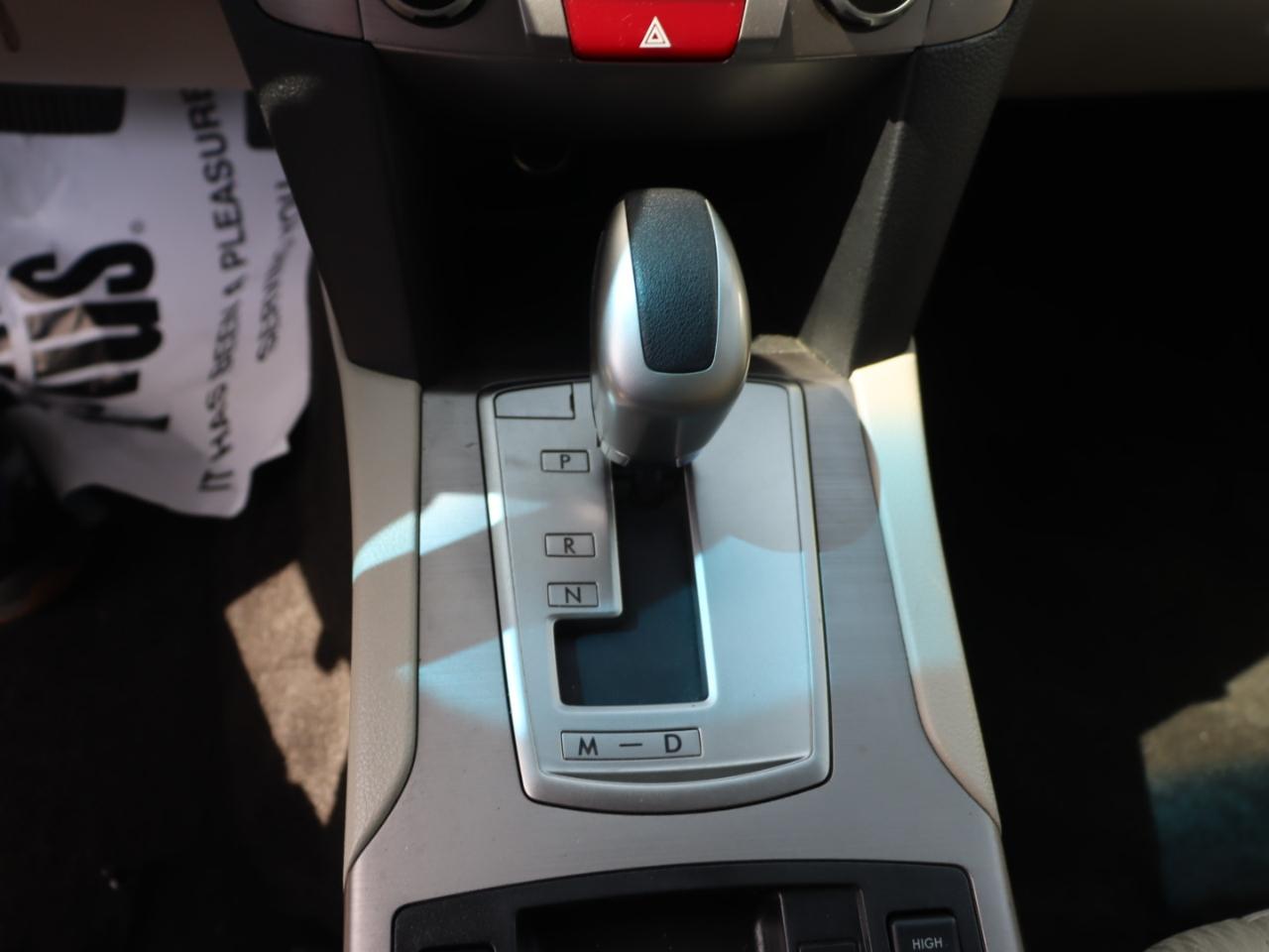 Subaru Outback 2.5i Premium 2012