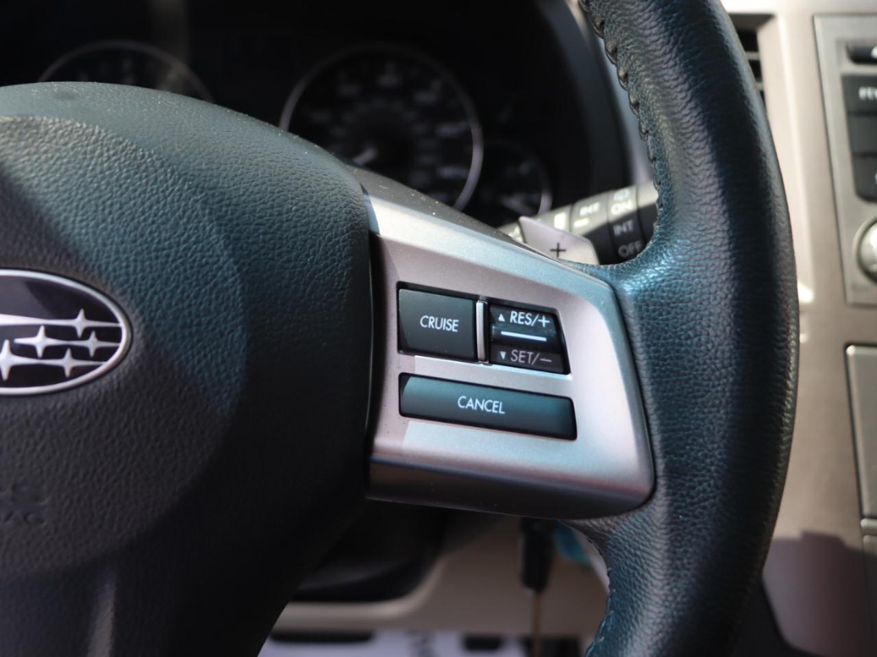 Subaru Outback 2.5i Premium 2012