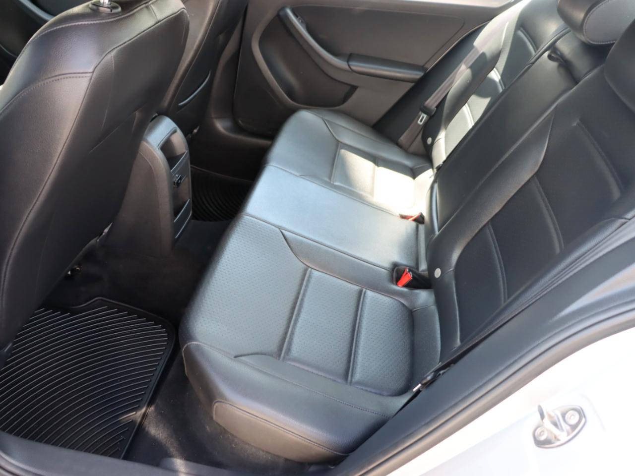 Volkswagen Jetta SE 6A 2015