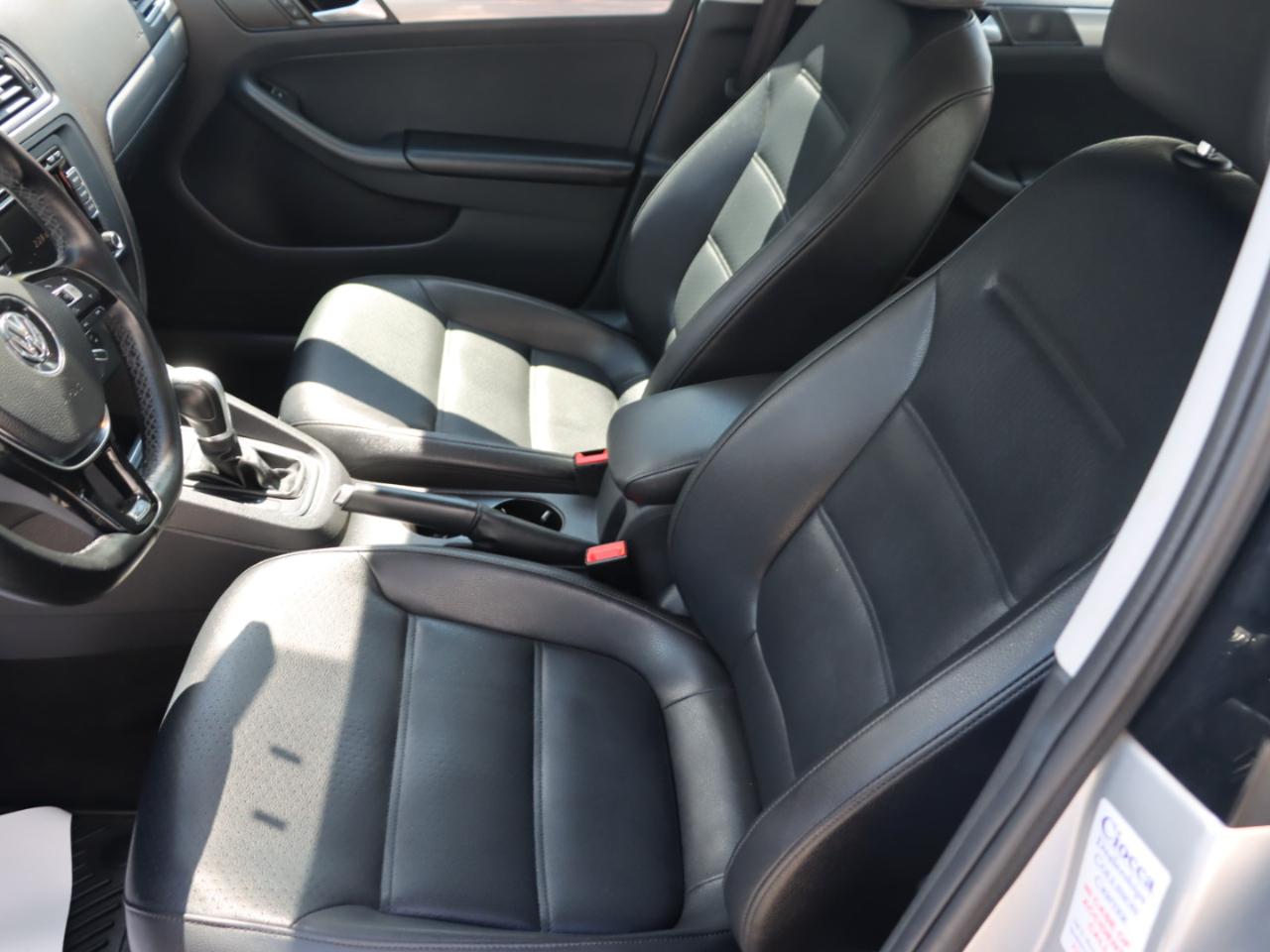 Volkswagen Jetta SE 6A 2015