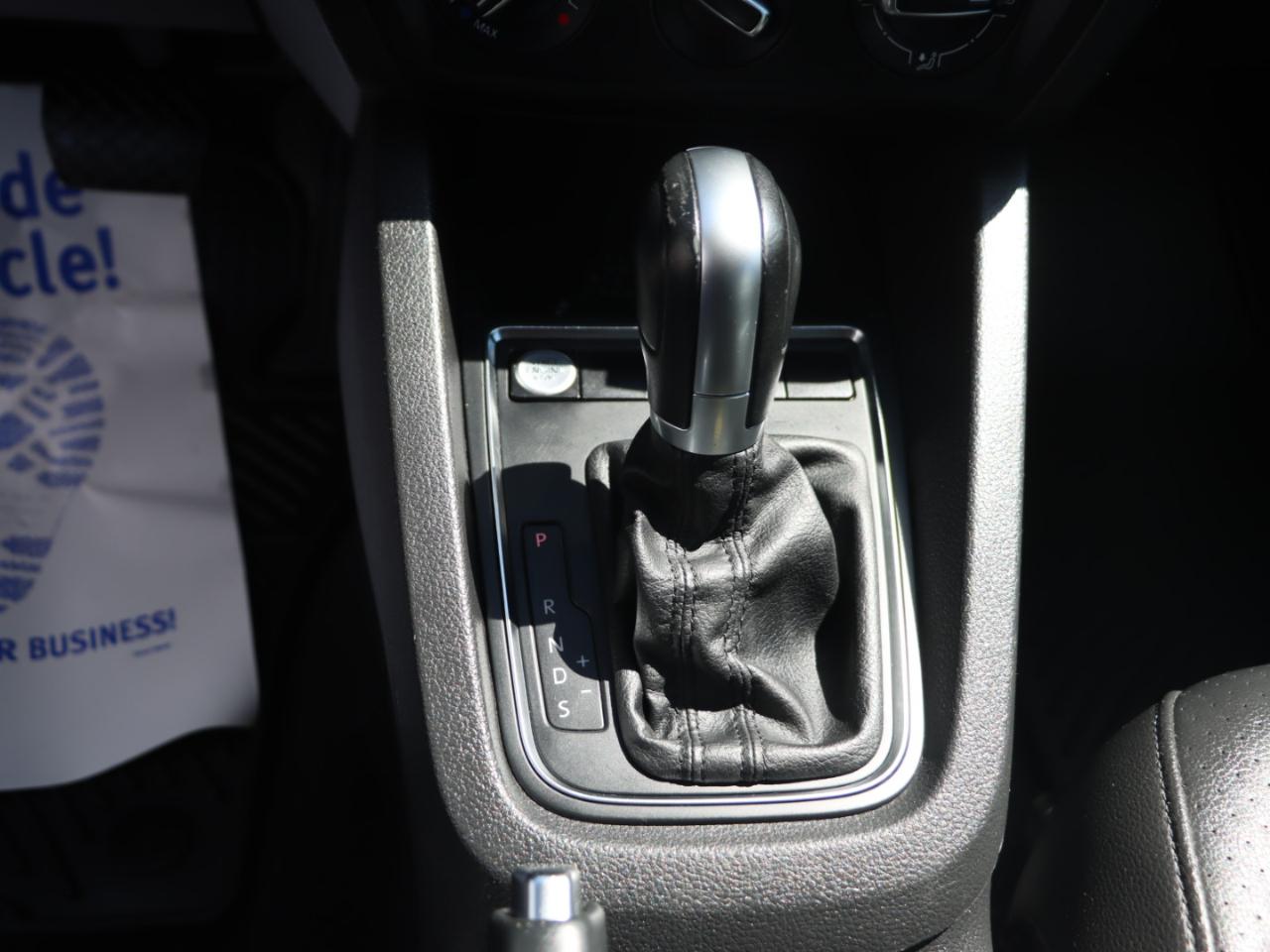 Volkswagen Jetta SE 6A 2015