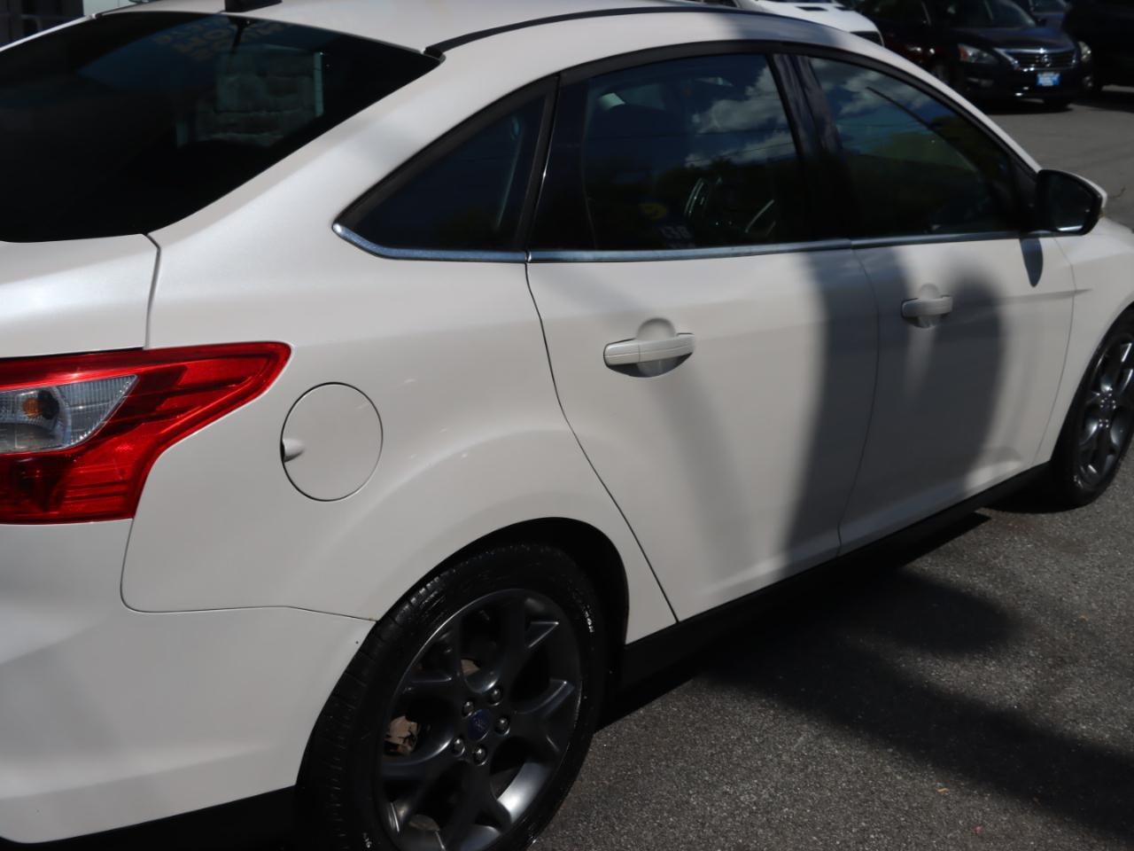 Ford Focus SEL Sedan 2012