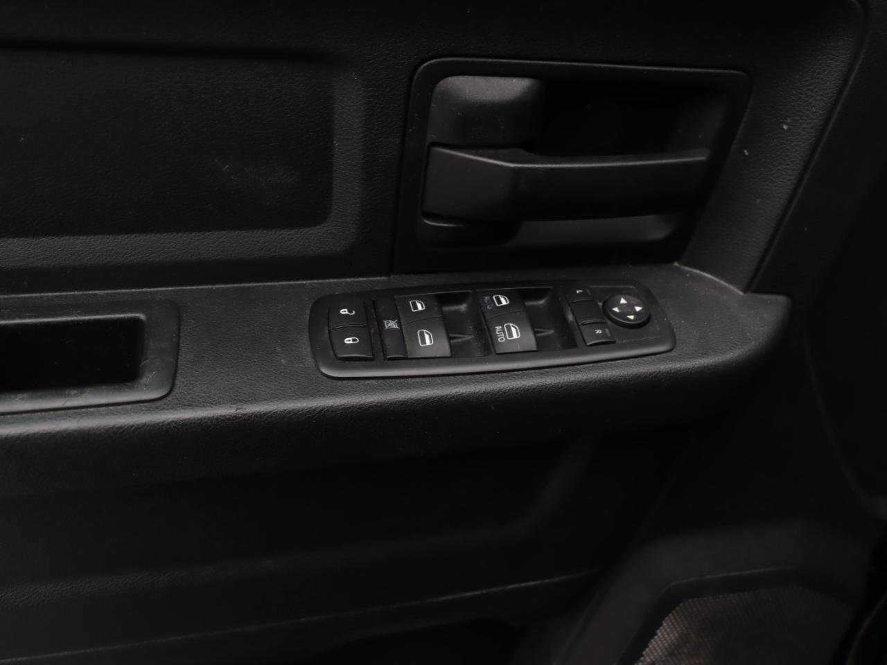 RAM 1500 Tradesman Quad Cab 4WD 2014