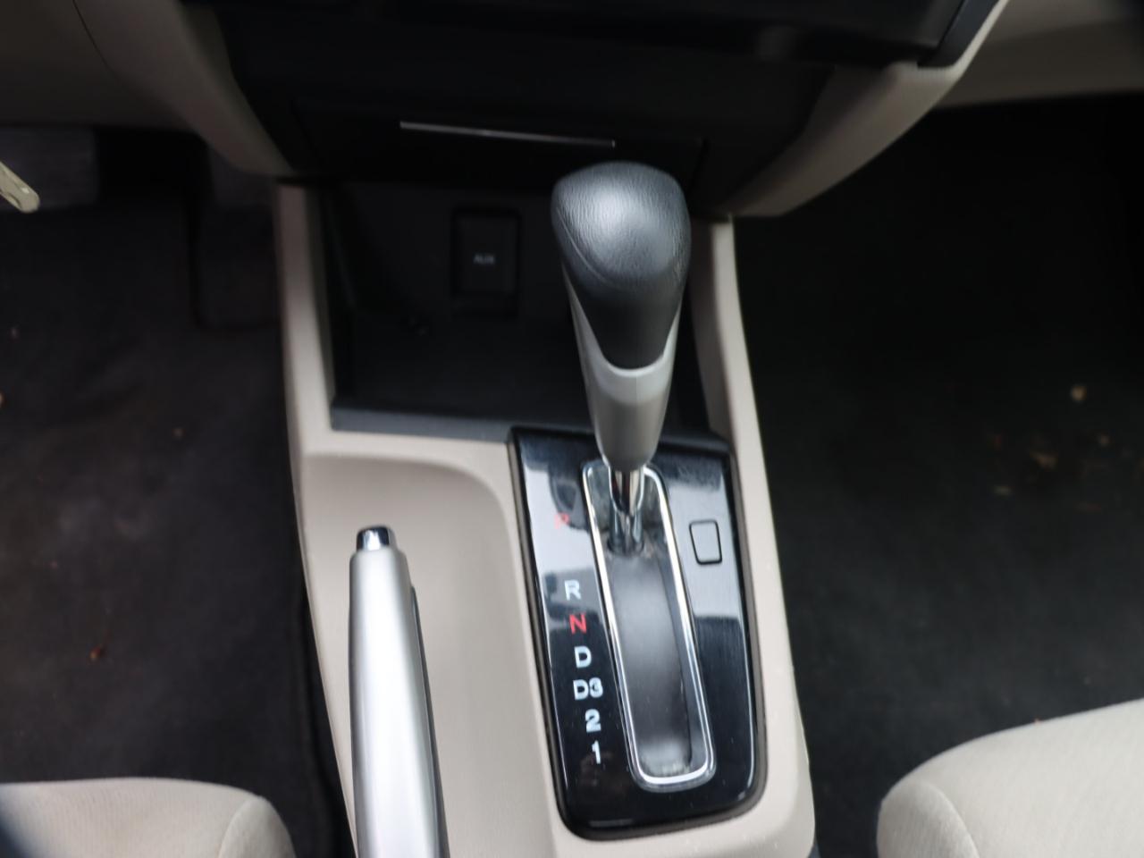 Honda Civic LX Sedan 5-Speed AT 2013