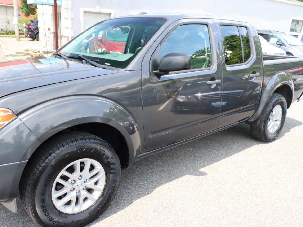 Nissan Frontier SL Crew Cab 5AT 4WD 2015