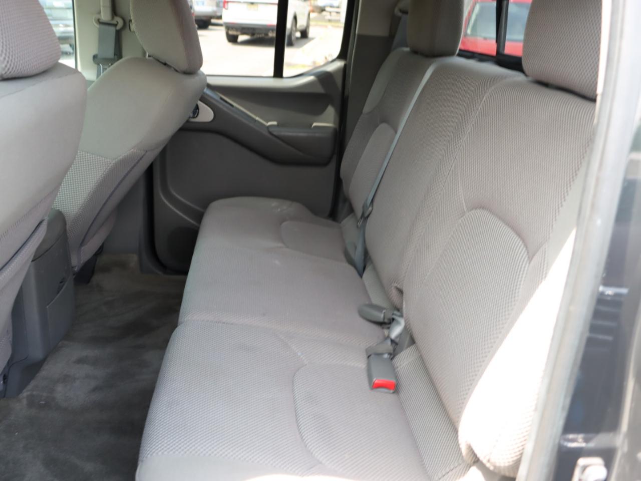 Nissan Frontier SL Crew Cab 5AT 4WD 2015