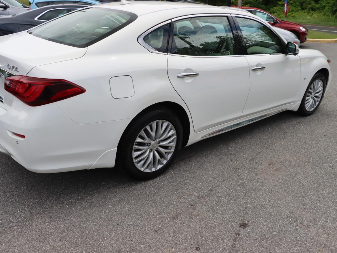 Infiniti Q70 L 3.7 AWD 2015