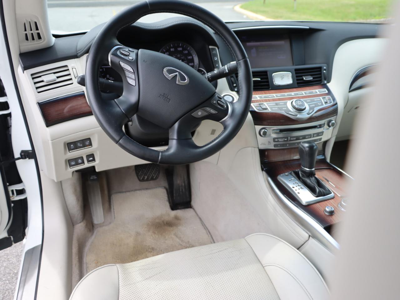 Infiniti Q70 L 3.7 AWD 2015
