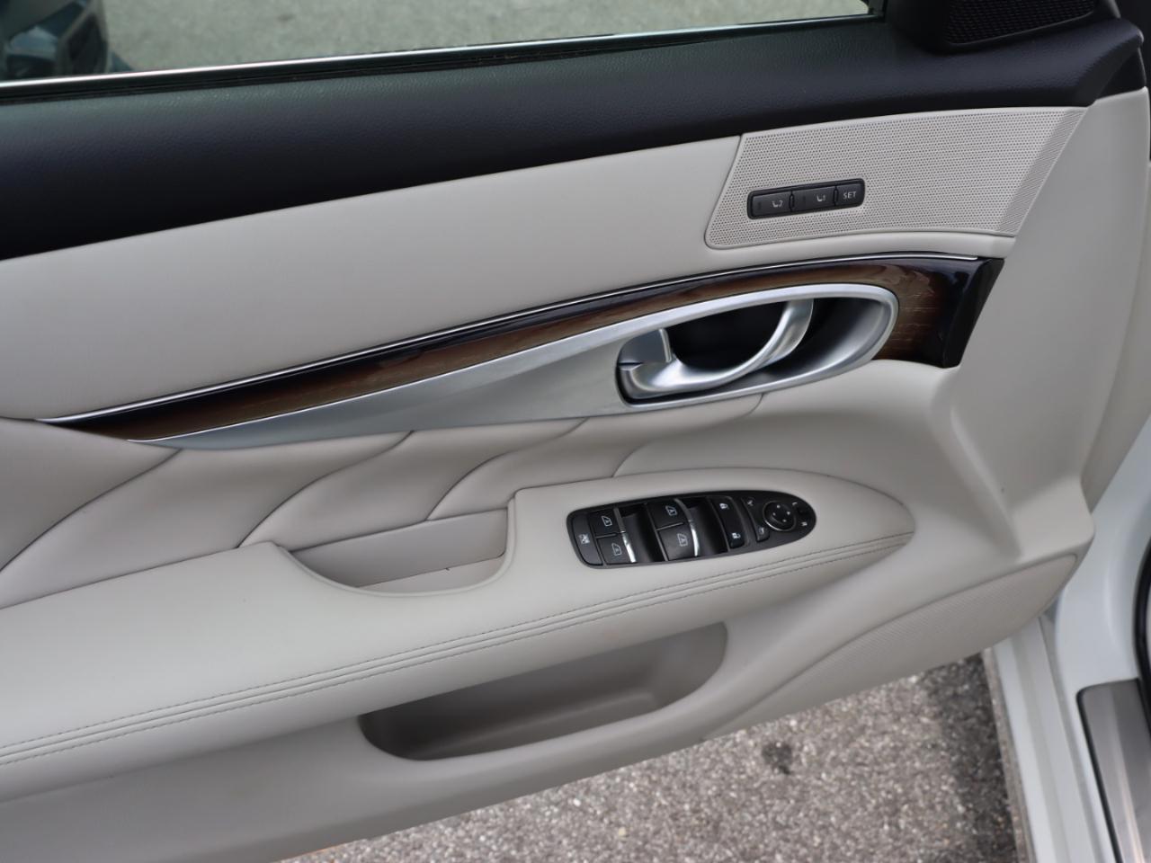 Infiniti Q70 L 3.7 AWD 2015