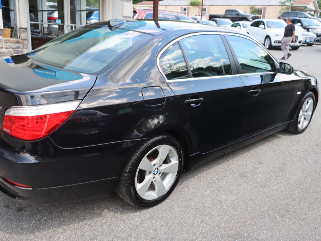 BMW 5-Series 528xi 2008