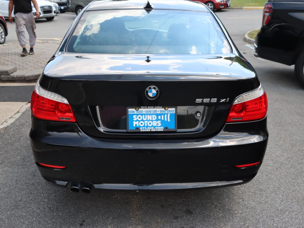 BMW 5-Series 528xi 2008
