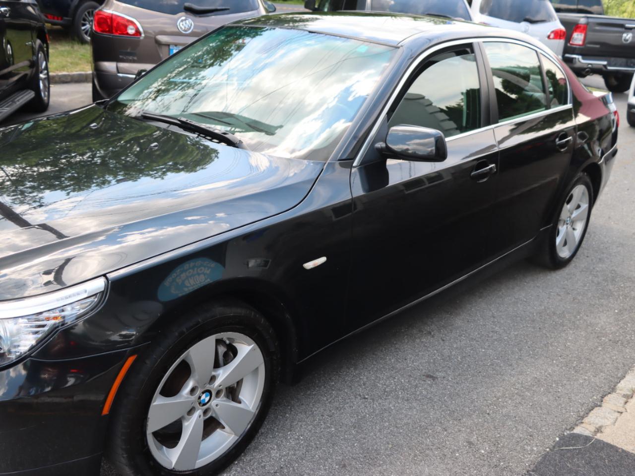 BMW 5-Series 528xi 2008