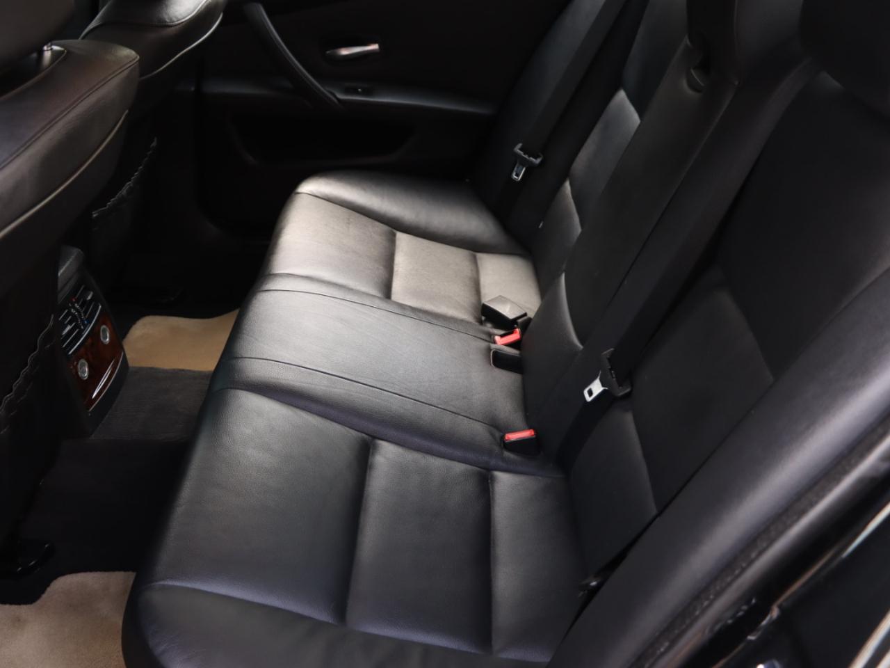 BMW 5-Series 528xi 2008