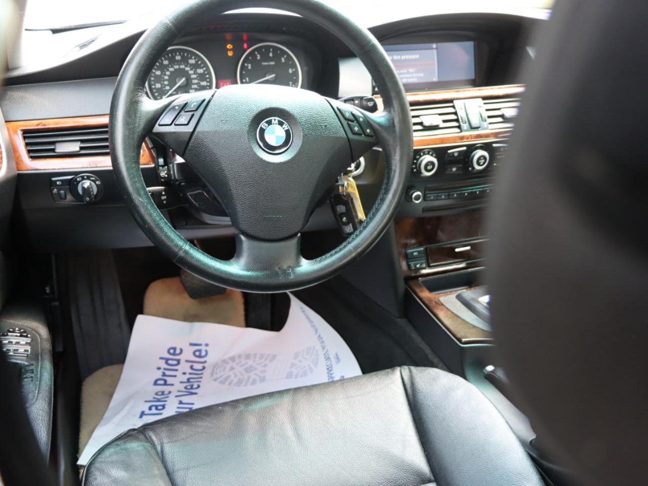 BMW 5-Series 528xi 2008