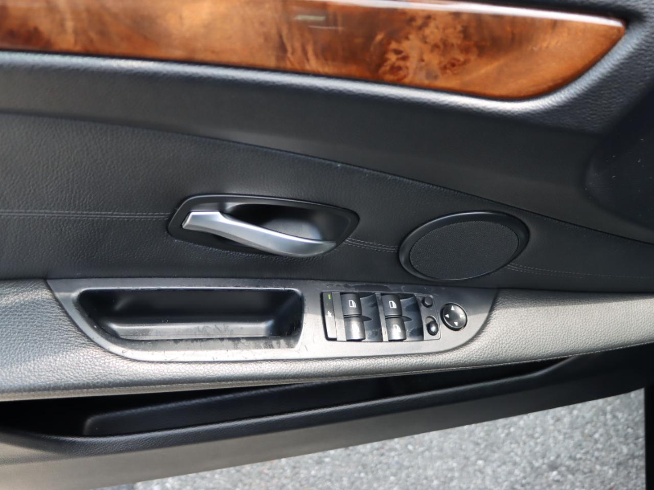 BMW 5-Series 528xi 2008