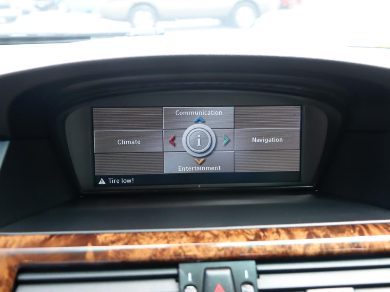 BMW 5-Series 528xi 2008