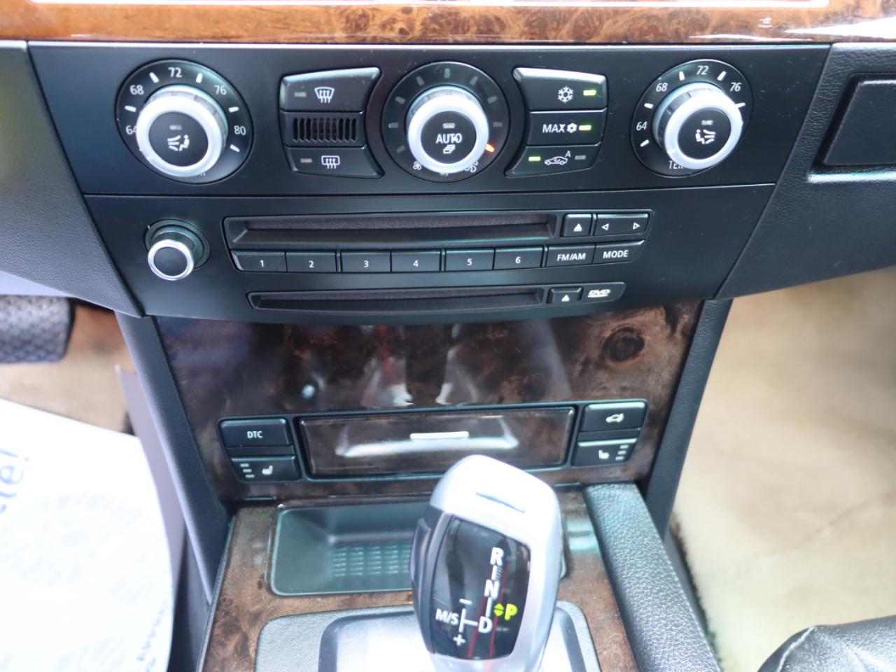 BMW 5-Series 528xi 2008