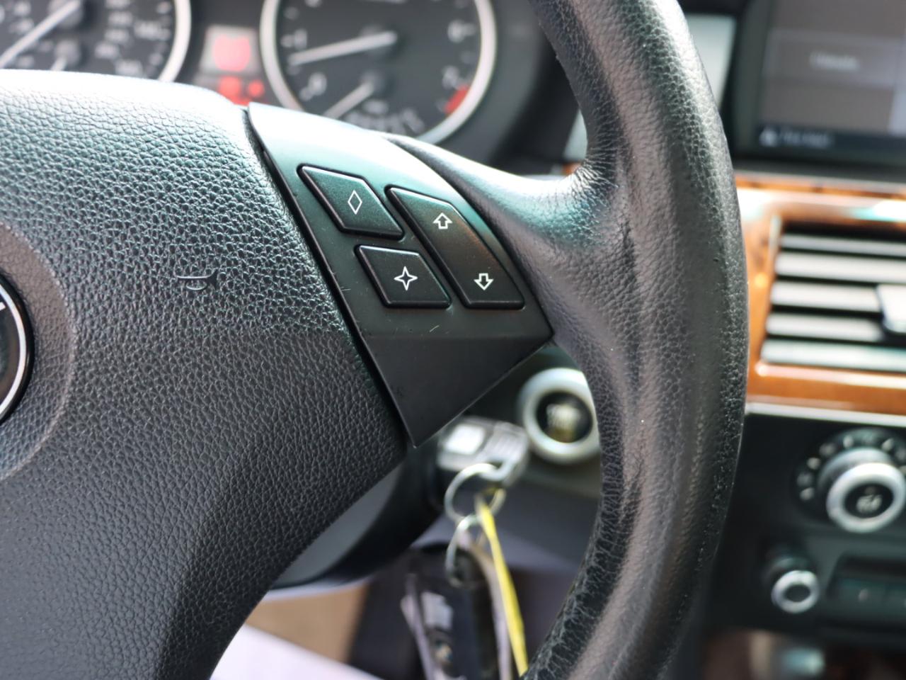 BMW 5-Series 528xi 2008