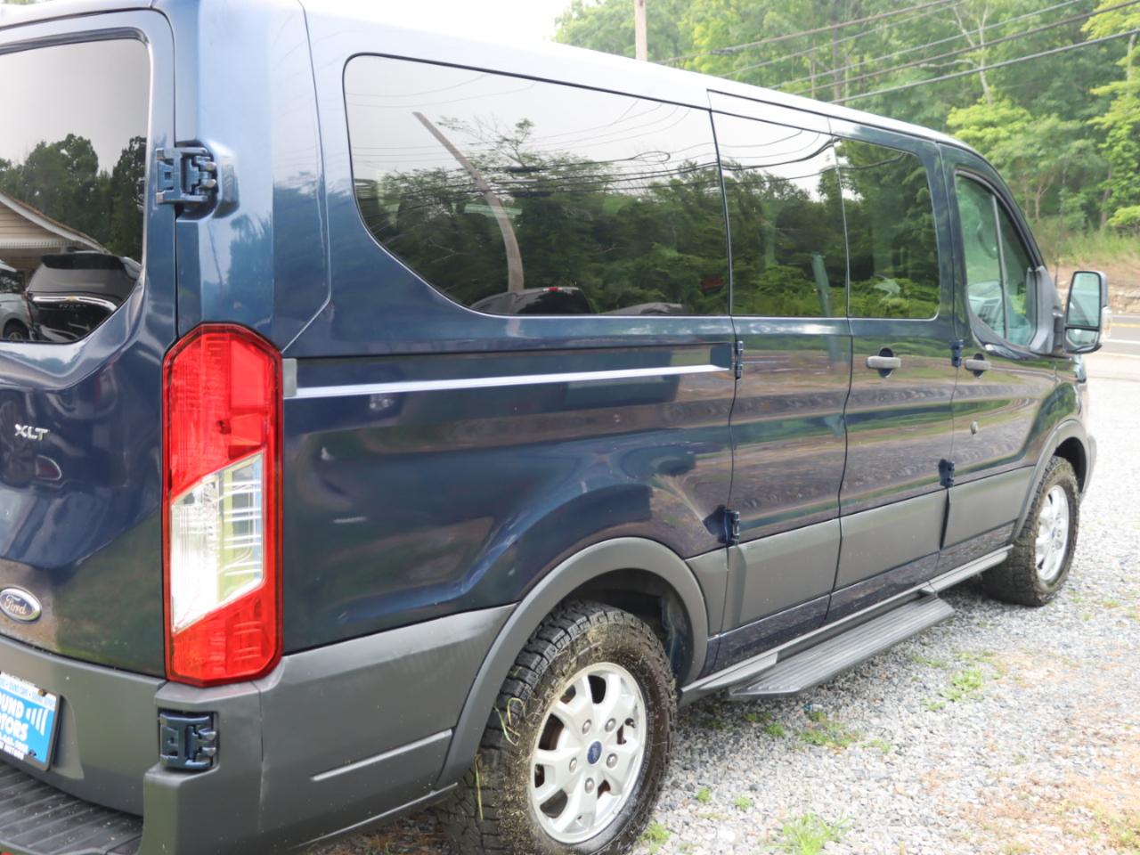 Ford Transit 150 Wagon Low Roof XL 60/40 Pass. 130-in. WB 2016