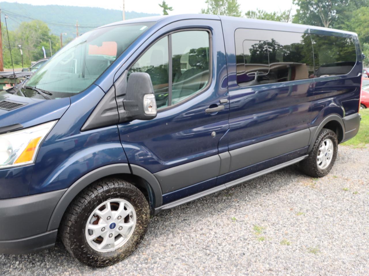 Ford Transit 150 Wagon Low Roof XL 60/40 Pass. 130-in. WB 2016