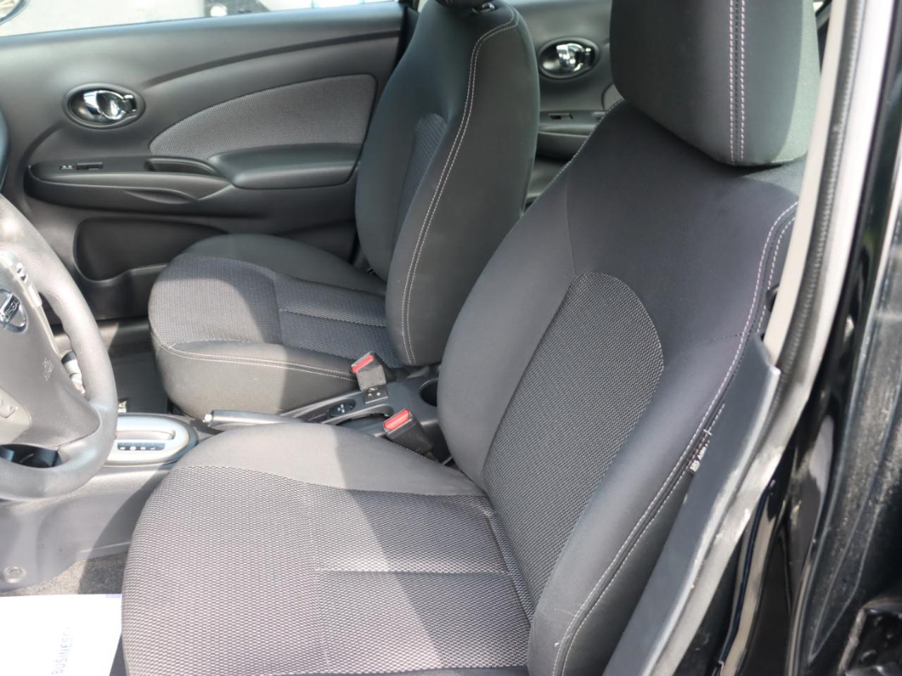 Nissan Versa 1.6 S 5M 2015