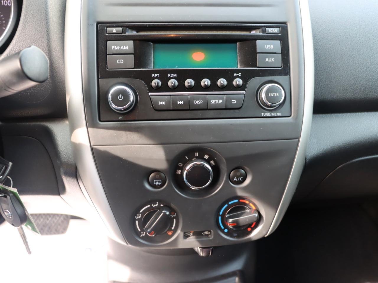 Nissan Versa 1.6 S 5M 2015