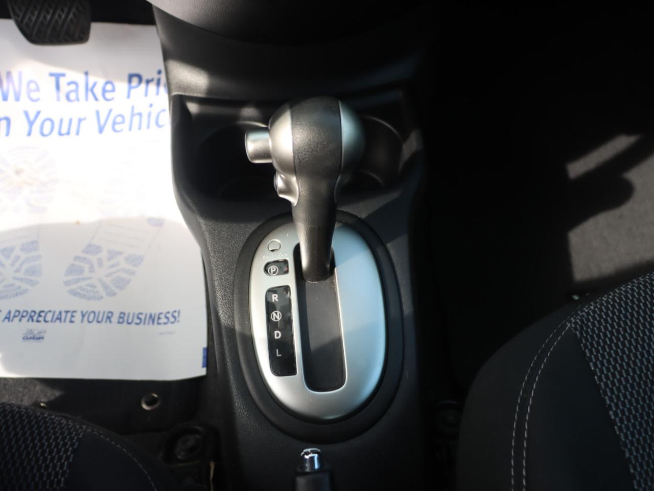 Nissan Versa 1.6 S 5M 2015