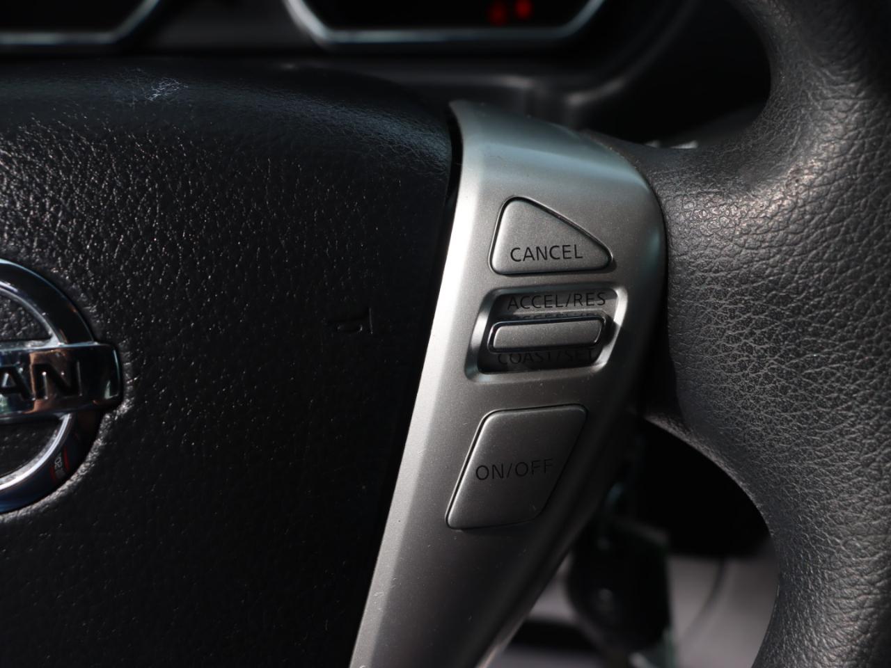 Nissan Versa 1.6 S 5M 2015