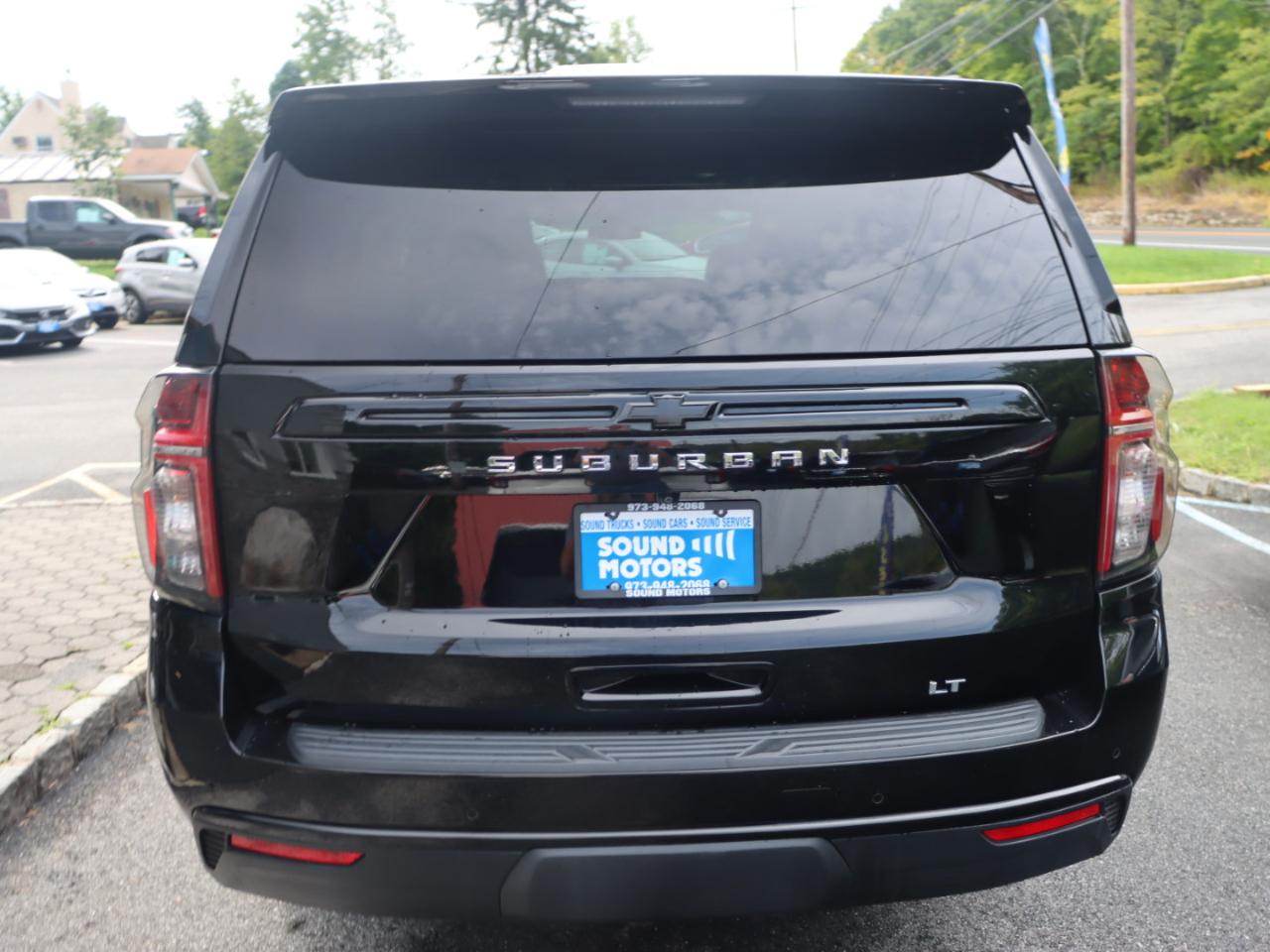 Chevrolet Suburban LT 4WD 2021