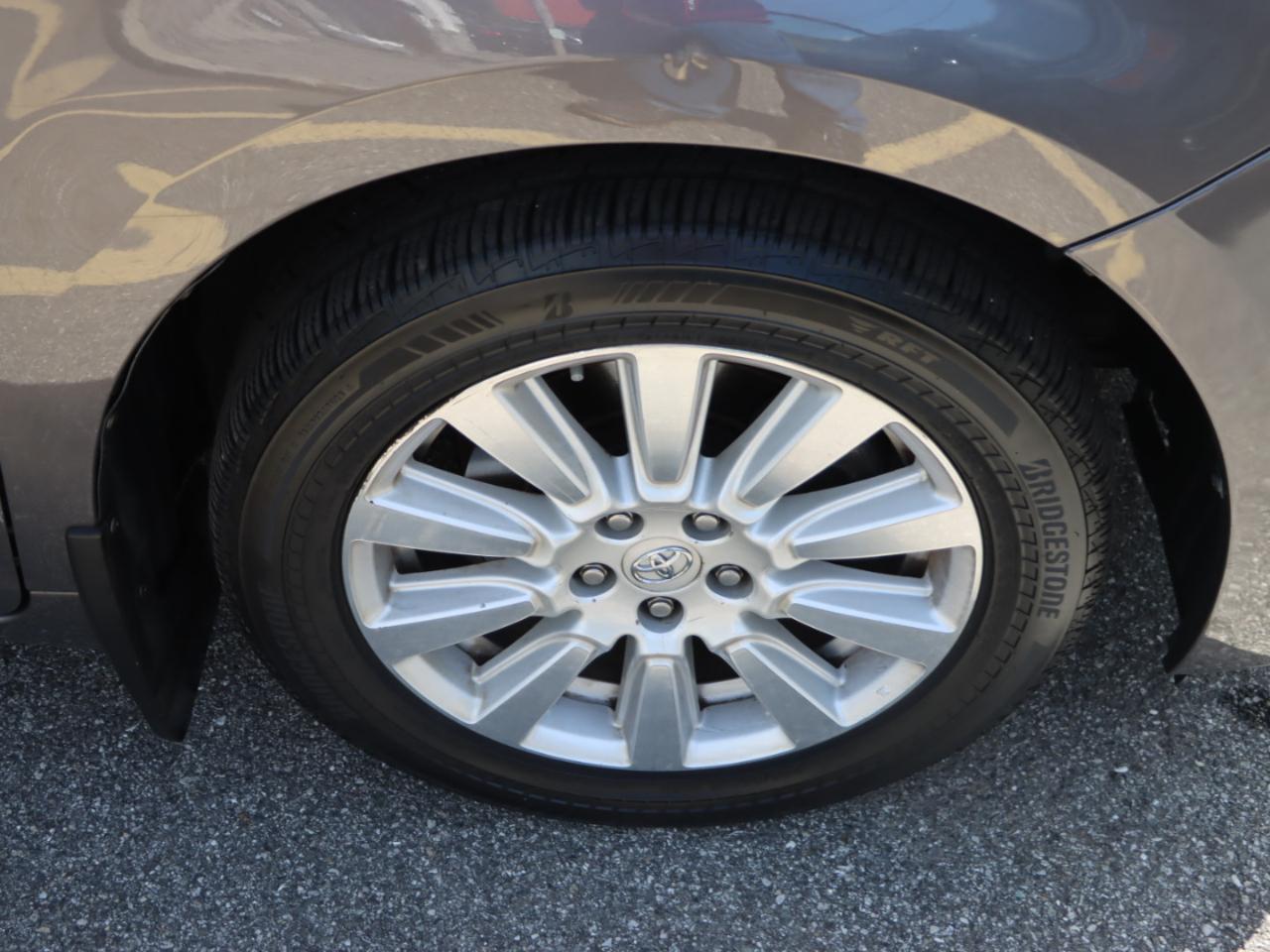 Toyota Sienna XLE 7-Passenger AWD 2017
