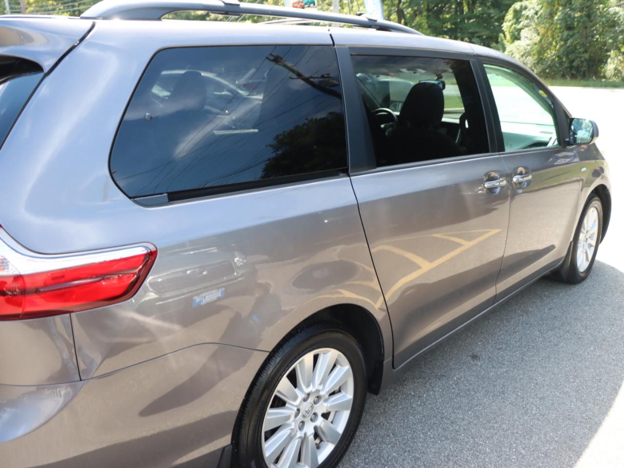 Toyota Sienna XLE 7-Passenger AWD 2017