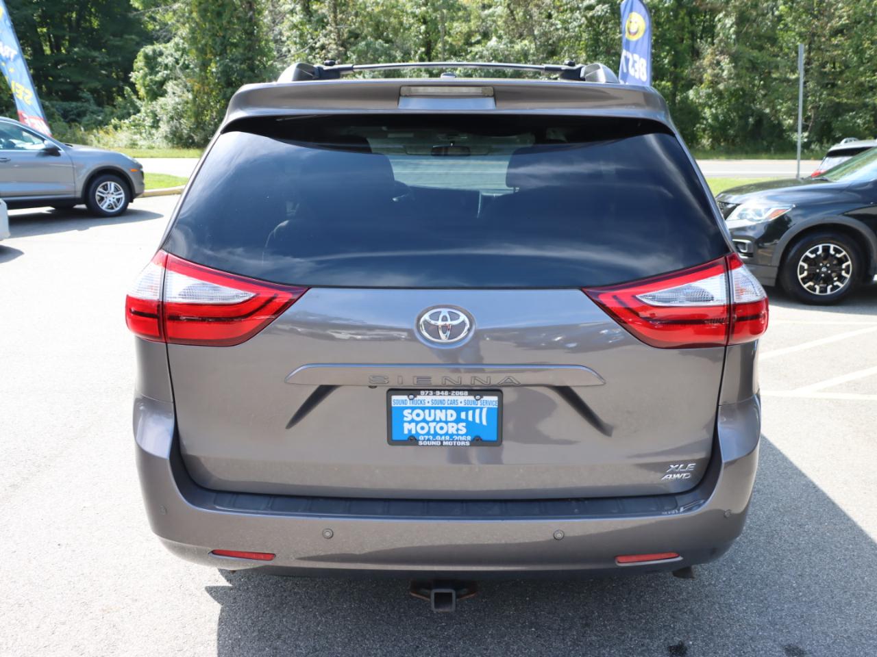 Toyota Sienna XLE 7-Passenger AWD 2017