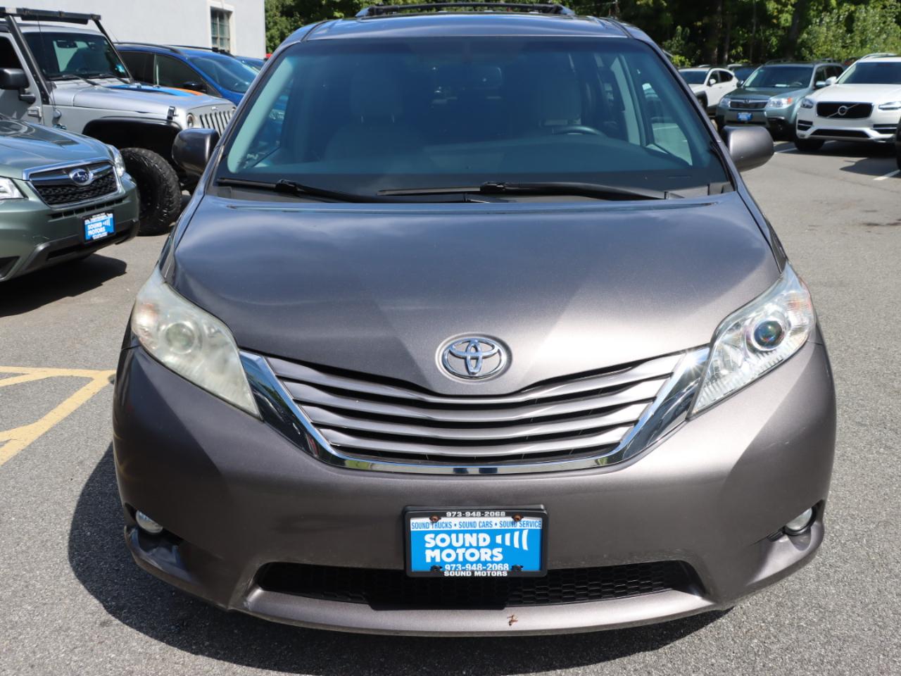Toyota Sienna XLE 7-Passenger AWD 2017