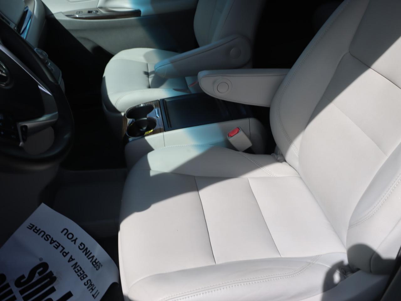 Toyota Sienna XLE 7-Passenger AWD 2017