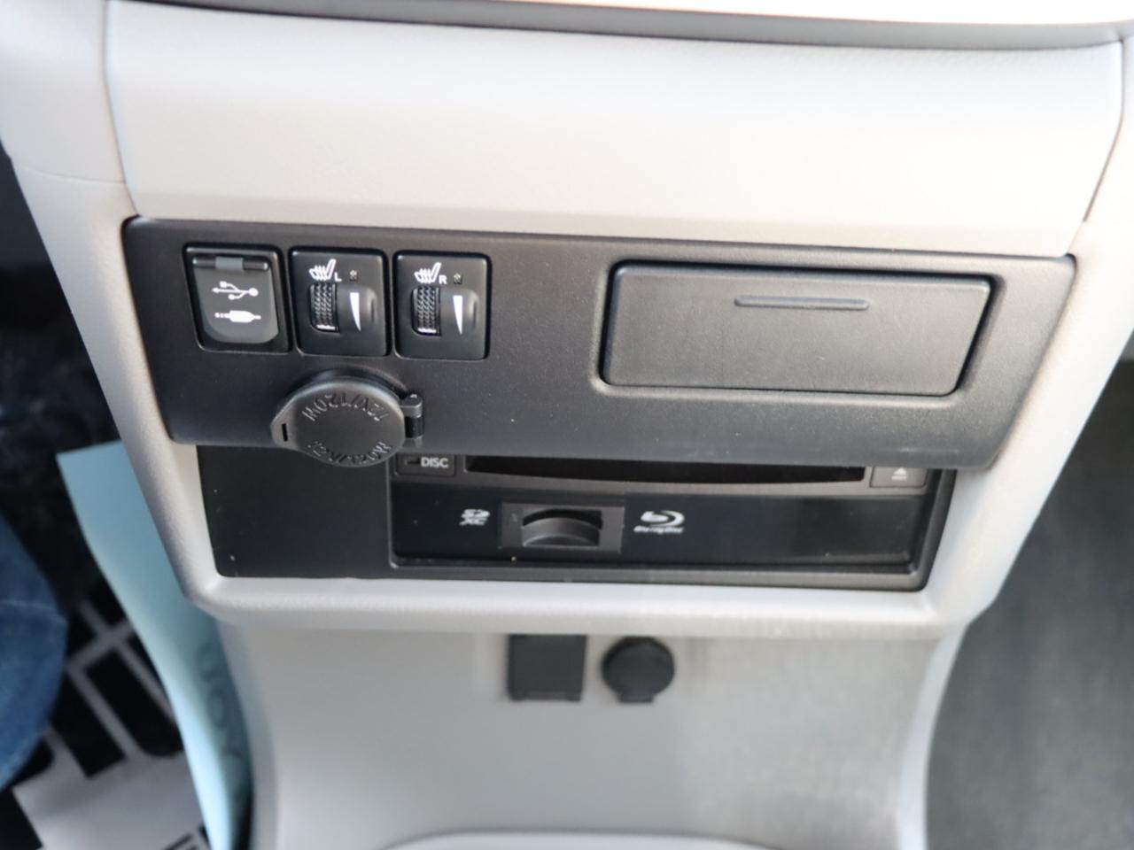 Toyota Sienna XLE 7-Passenger AWD 2017