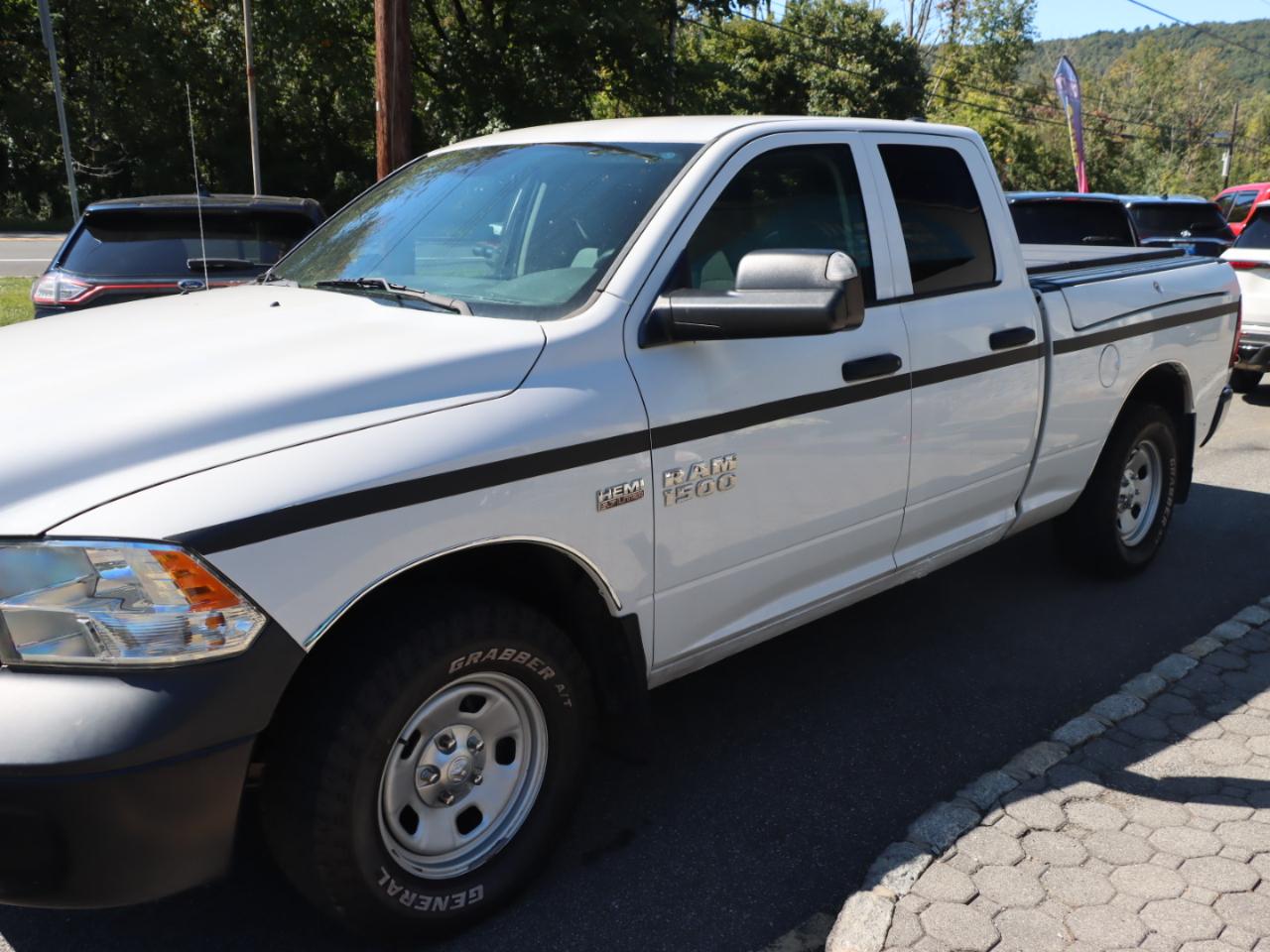 RAM 1500 Tradesman Quad Cab 4WD 2017